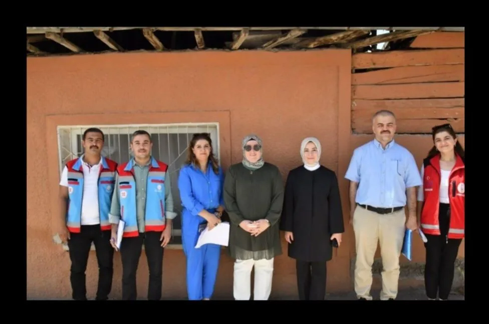 Hanımefendi Hanife Yazıcı Hane Ziyaretleriyle Yüreklere Dokunmaya Devam Ediyor