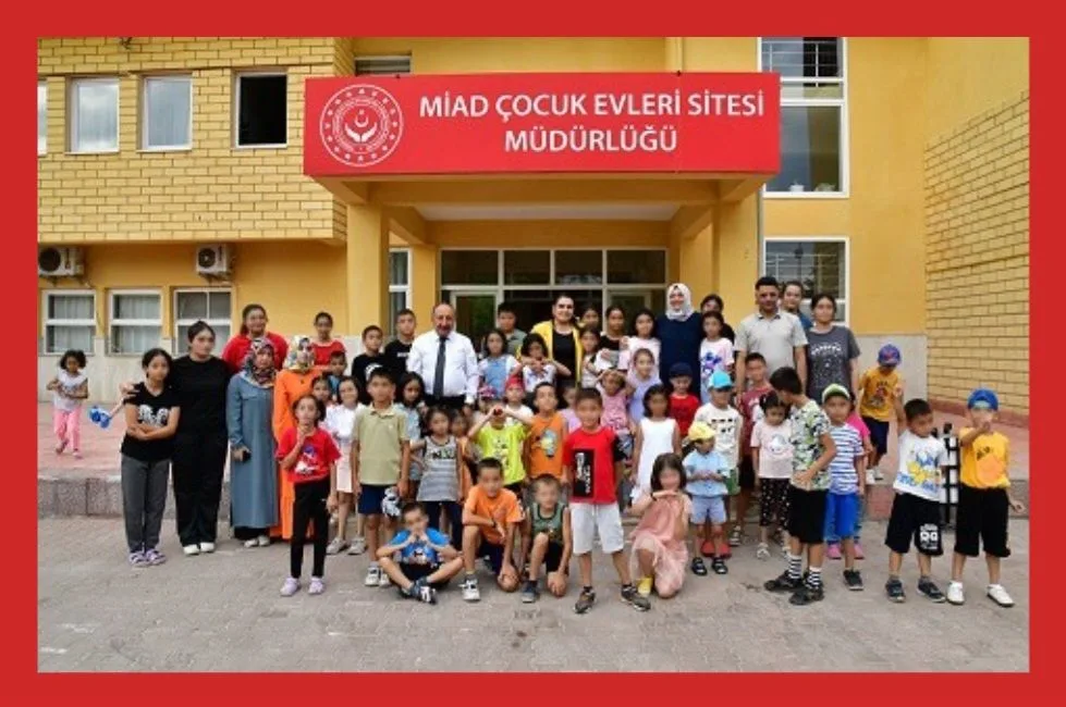 Vali Seddar Yavuz’un Eşi Hanımefendi Selda Yavuz, MİAD Çocuk Evleri Sitesi’nde Düzenlenen Aşure Programına Katıldı