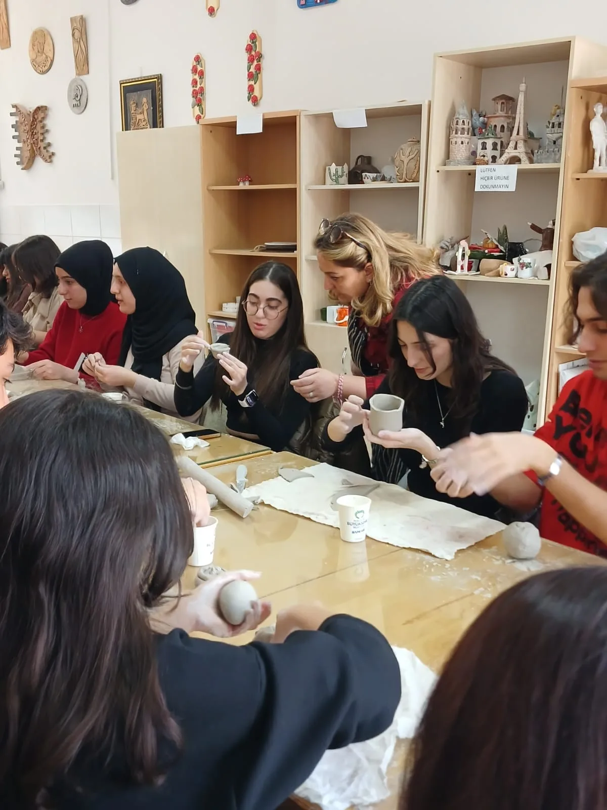 GENÇ TIPÇILAR BÜYÜKŞEHİR SANAT MERKEZİ’NDE SERAMİKLE BULUŞTU