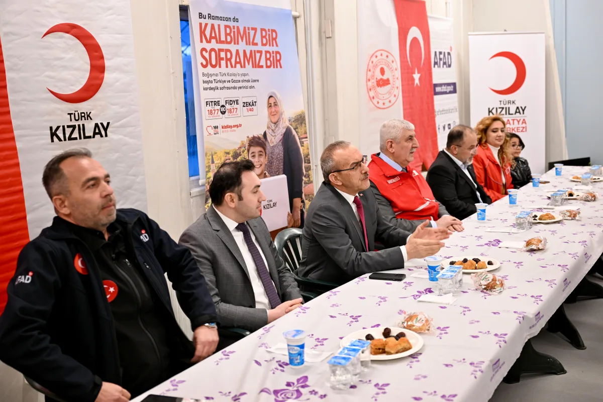 Vali Yavuz, Acıbadem Konteyner Kent’te Depremzede Vatandaşlarla İftar Programında Buluştu