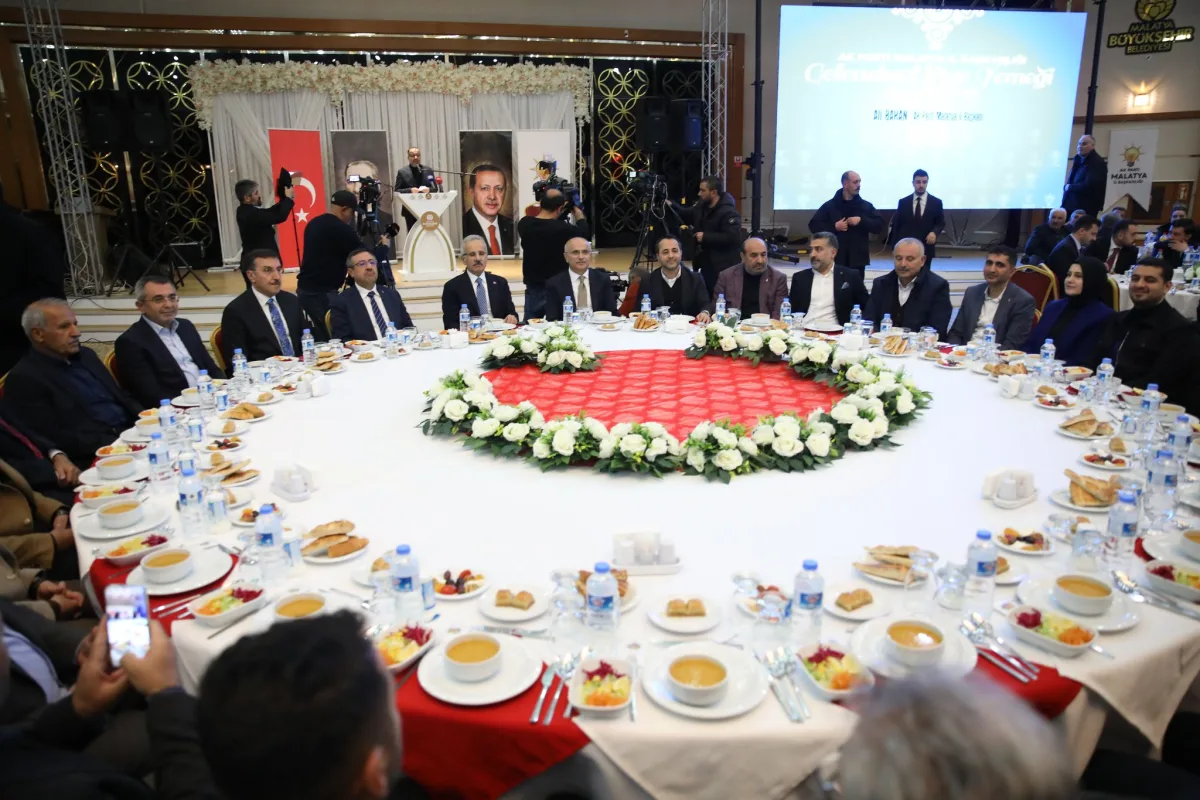 Malatya İl Başkanlığı’nın düzenlemiş olduğu ‘Vefa İftarı’ programına katıldı.