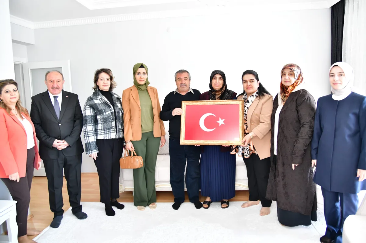 Hanımefendi Selda Yavuz, Şehit Ailelerini Ziyaret Etti