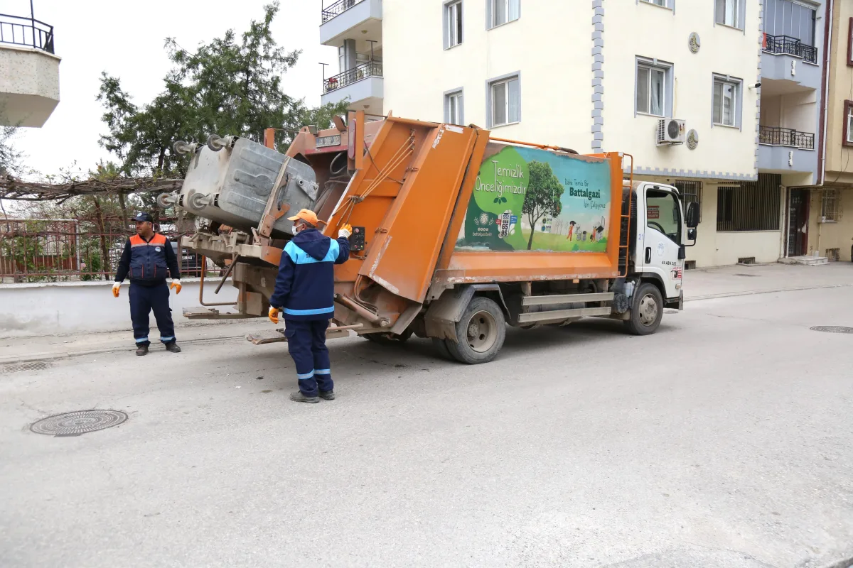 BATTALGAZİ’DE TEMİZLİK SEFERBERLİĞİ SÜRÜYOR