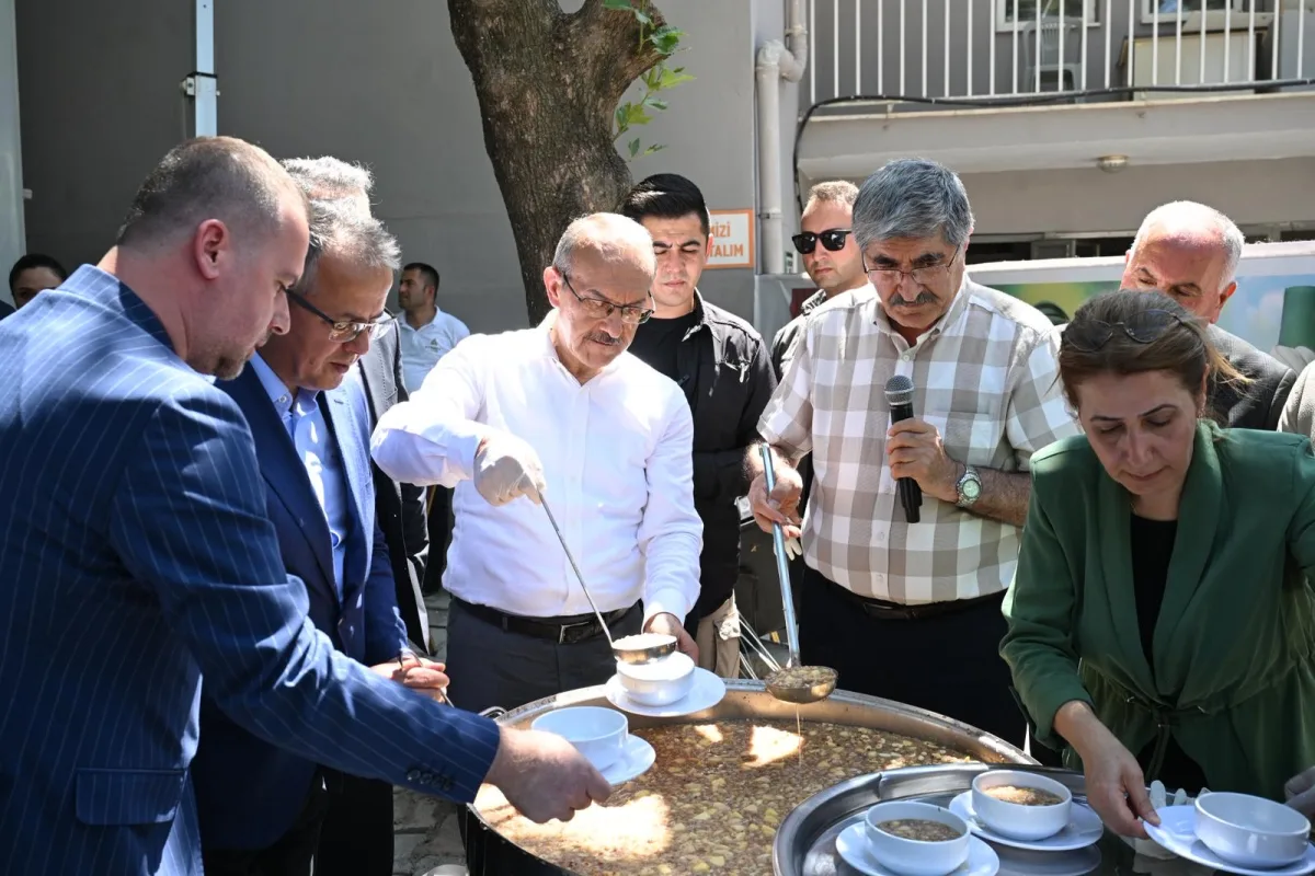 Vali Yavuz Canlarla Aşure Etkinliğinde Buluştu