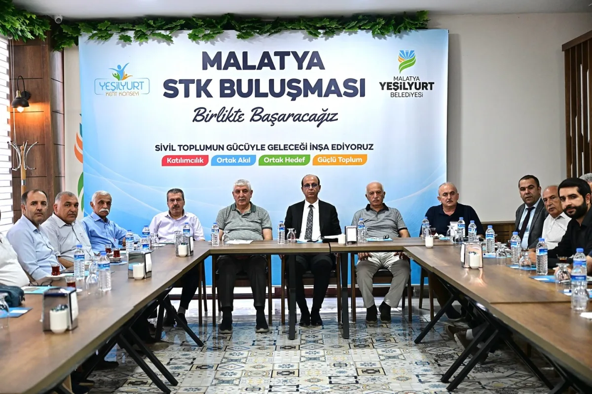 BAŞKAN GEÇİT, STK TEMSİLCİLERİYLE YEŞİLYURT’UN BUGÜNÜ VE YARINLARINI ELE ALDI 