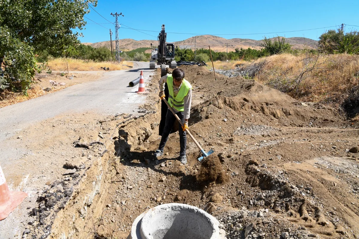 HACIYUSUFLAR’A 1.780 METRE KANALİZASYON HATTI