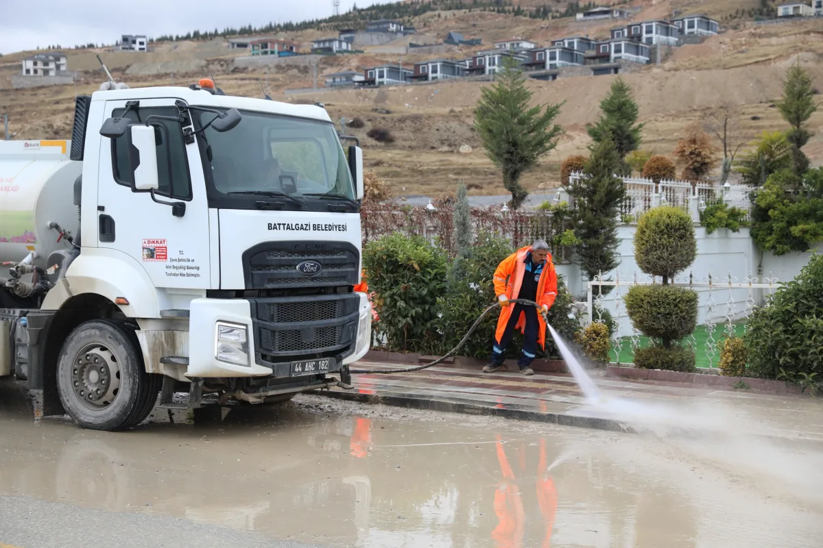 BATTALGAZİ BELEDİYESİ’NDEN PINARBAŞI GÖLETİ ÇEVRESİNDE DETAYLI TEMİZLİK