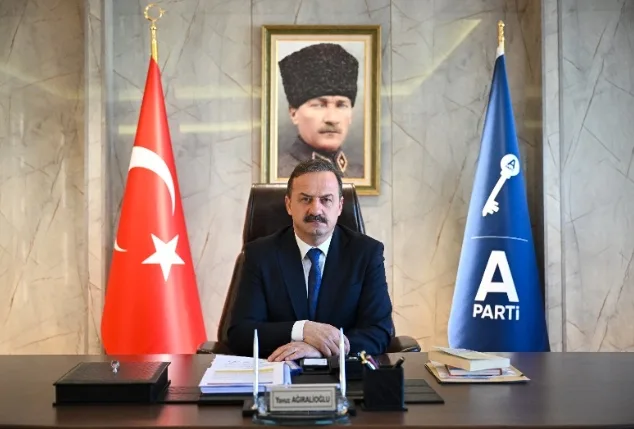 YAVUZ AĞIRALİOĞLU’NDAN YENİ YIL MESAJI: SENENİZ GÜZEL OLSUN