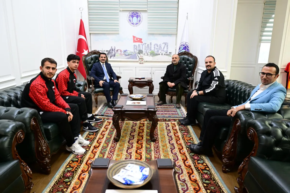 Battalgazi Belediyespor’un Milli Gururları Başkan Taşkın’ı Ziyaret Etti