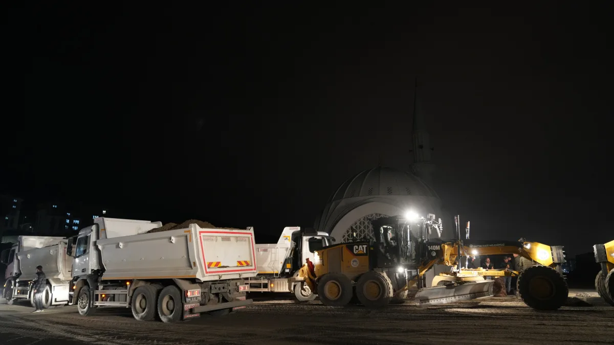 BATTALGAZİ’DE ÇAMURLU TOKİ CAMİ ÇEVRESİNDEKİ ÇALIŞMALAR TAMAMLANDI