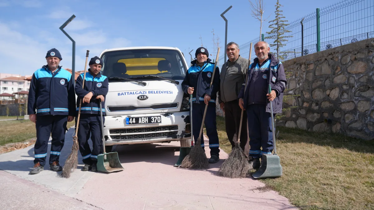 BATTALGAZİ’DE DERME DERESİ ÇEVRESİNDE TEMİZLİK VE YIKAMA ÇALIŞMASI