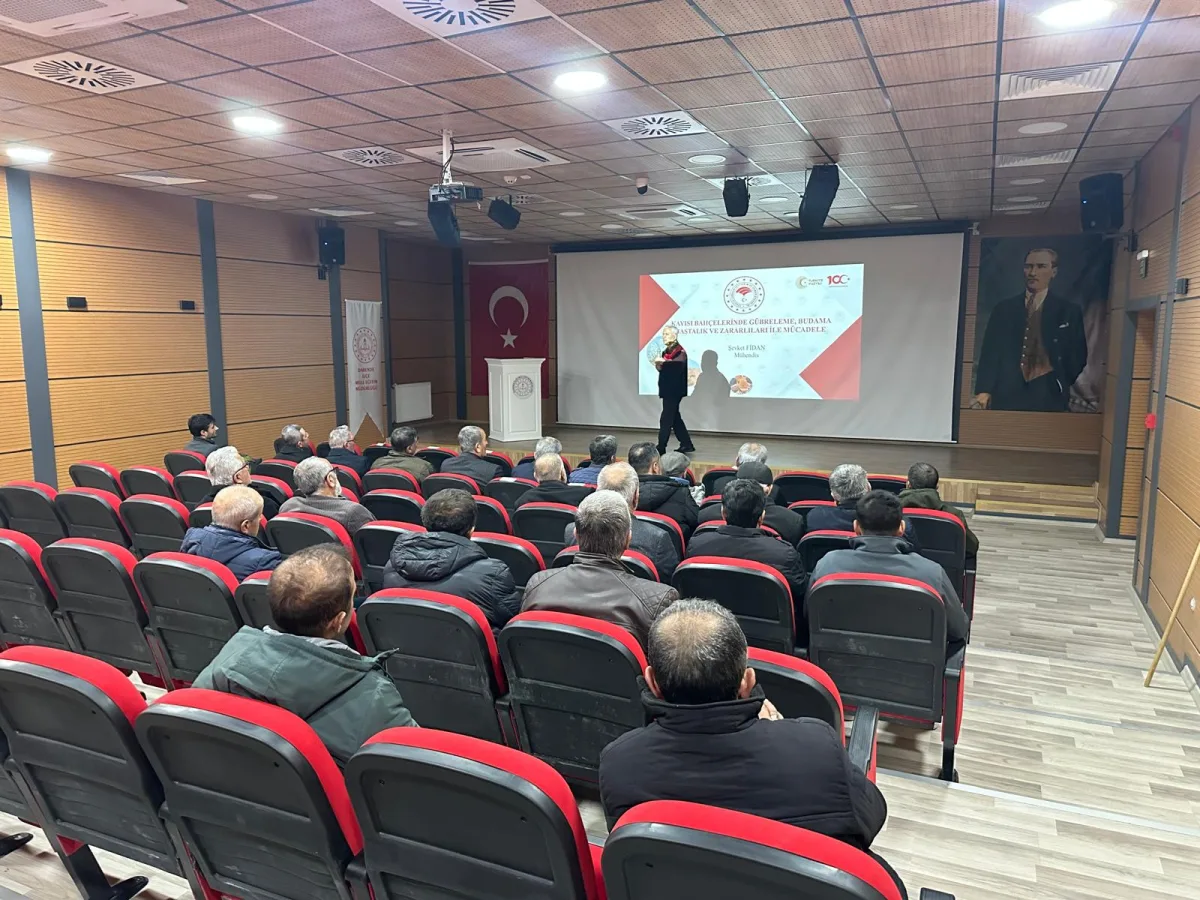 Malatya’da Kayısı Üreticilerine İlkbahar Bakımı Ve Mücadele Eğitimi