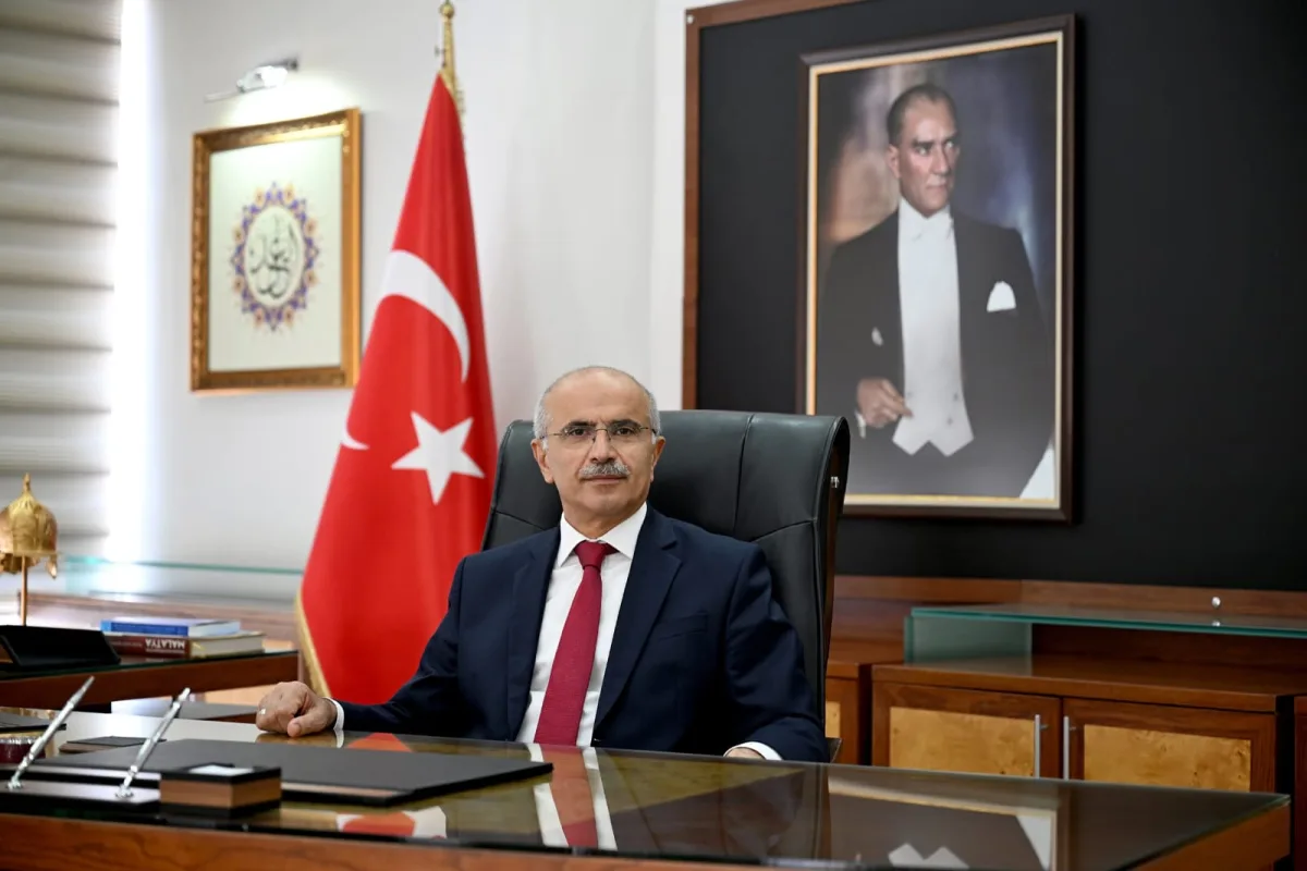 İSTİKLÂL MARŞI MİLLETİMİZİN ORTAK RUHUNU VE DİRENİŞ AZMİNİ YANSITAN EN GÜÇLÜ SEMBOLDÜR