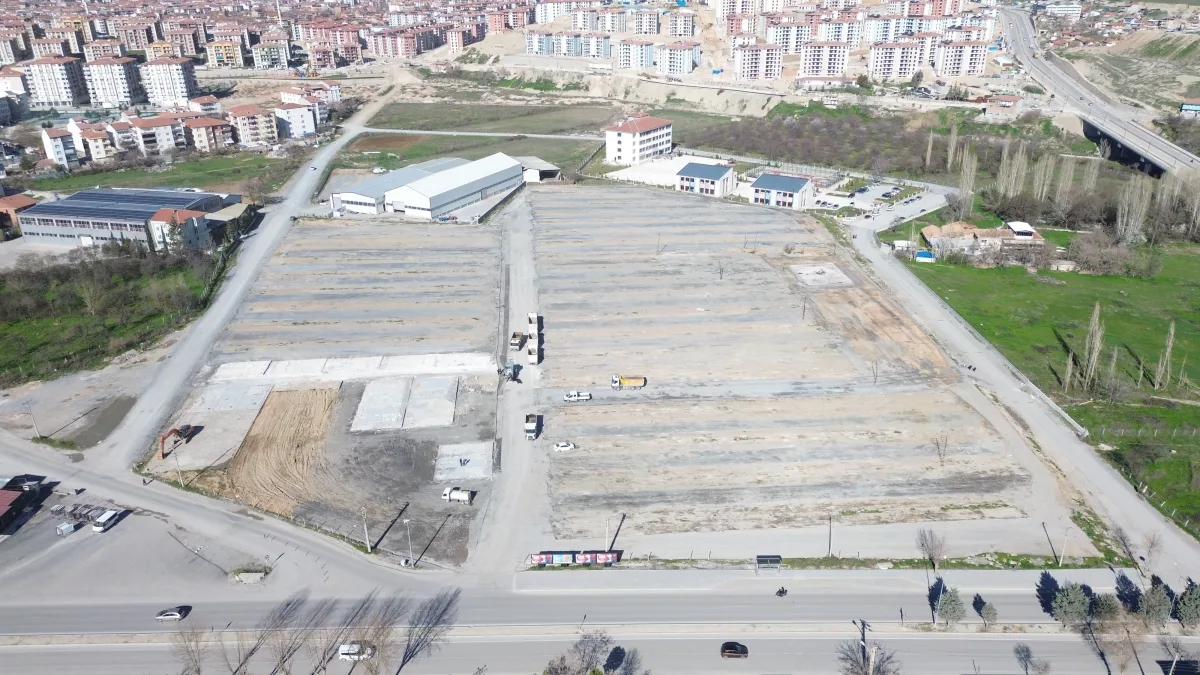 BATTALGAZİ’DE SÖKÜLEN ASFALT KIRSAL YOLLARDA DEĞERLENDİRİLİYOR