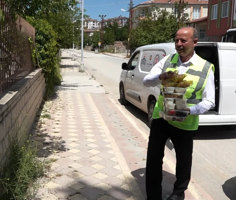 MALATYA’DA İHTİYAÇ SAHİPLERİNE YEMEK DESTEĞİ