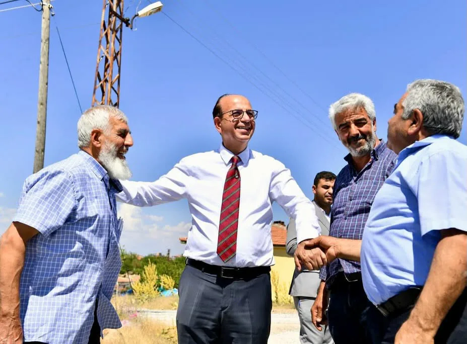 BAŞKAN GEÇİT; “YEŞİLYURT'TA KIRSAL MAHALLELERİN ULAŞIM KONFORU ARTIYOR” 
