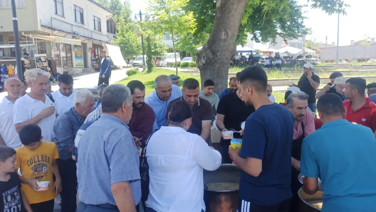 BATTALGAZİ'DE 4 BİN KİŞİYE AŞURE İKRAM EDİLDİ