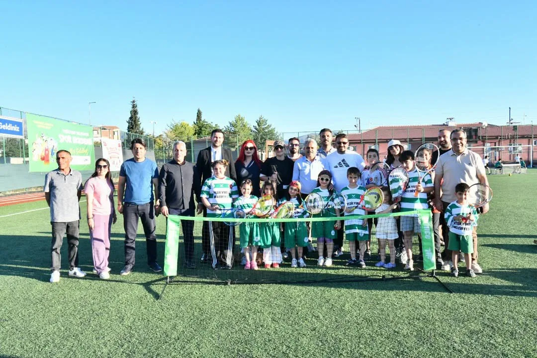 YEŞİLYURT'TA YAZ SPOR OKULLARI VE SPOR AKADEMİSİ COŞKUYLA AÇILDI