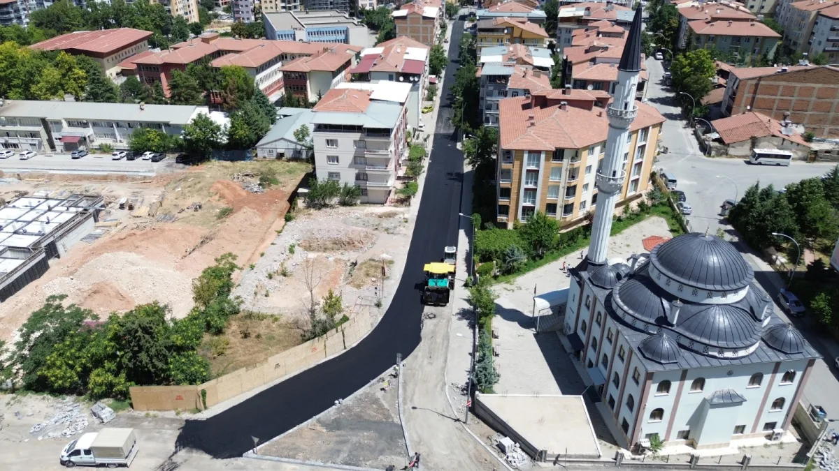 BATTALGAZİ'DE ASFALT MESAİSİ ARALIKSIZ SÜRÜYOR
