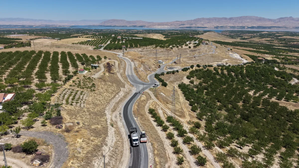 BATTALGAZİ’DE ASFALT ÇALIŞMALARI SÜRÜYOR