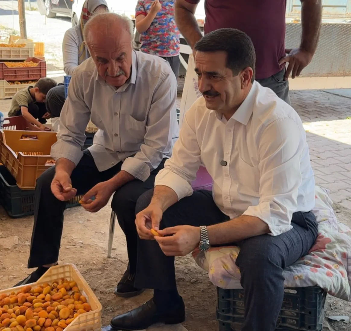 BAŞKAN TAŞKIN, HİDAYET MAHALLESİ’NDE ESNAF VE VATANDAŞLARLA BULUŞTU