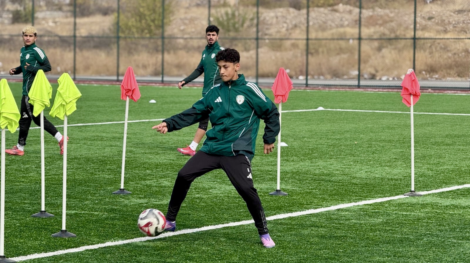 14 Yaşındaki Emir Süleyman Ataş A Takım Antrenmanında Yer Aldı