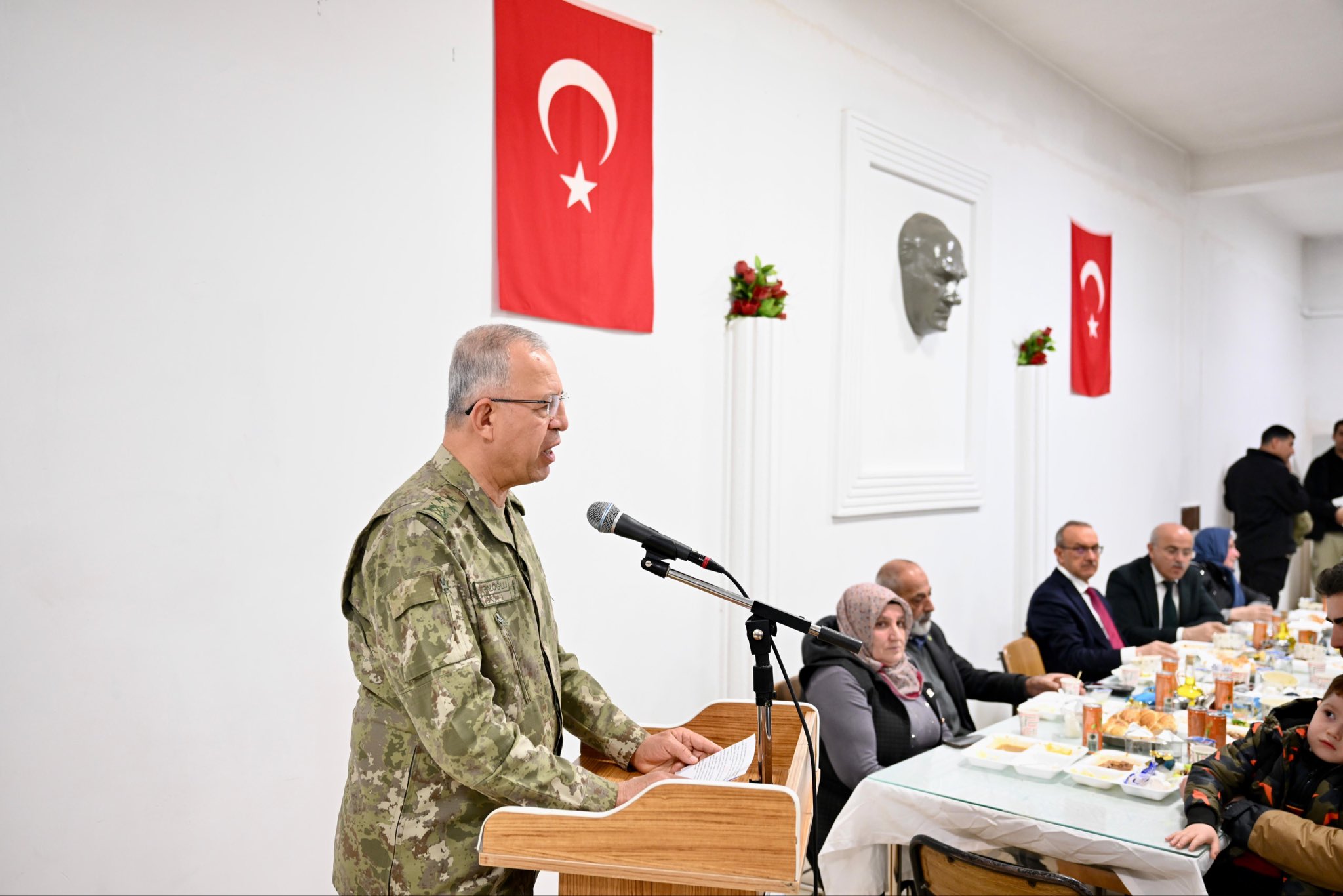 2’nci Ordu Komutanlığında Şehit Aileleri Ve Gaziler Onuruna İftar Programı