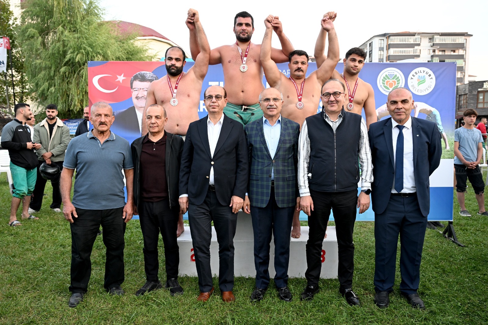 20. ULUSLARARASI TURGUT ÖZAL KARAKUCAK GÜREŞLERİ BÜYÜK ÇEKİŞMELERE SAHNE OLDU