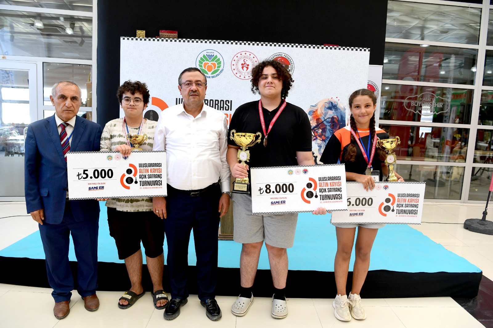 8. ULUSLARARASI ALTIN KAYISI SATRANÇ TURNUVASI ÖDÜL TÖRENİ YAPILDI