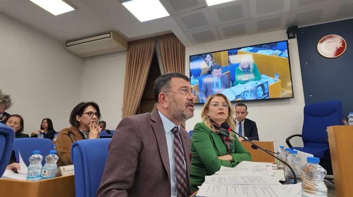 AĞBABA; “1000 GÜN GEÇTİ NE HUZUREVİ YAPILDI, NE YAŞLILAR GERİ GELEBİLDİ” “EŞYA YARDIMI DA YALAN OLDU”