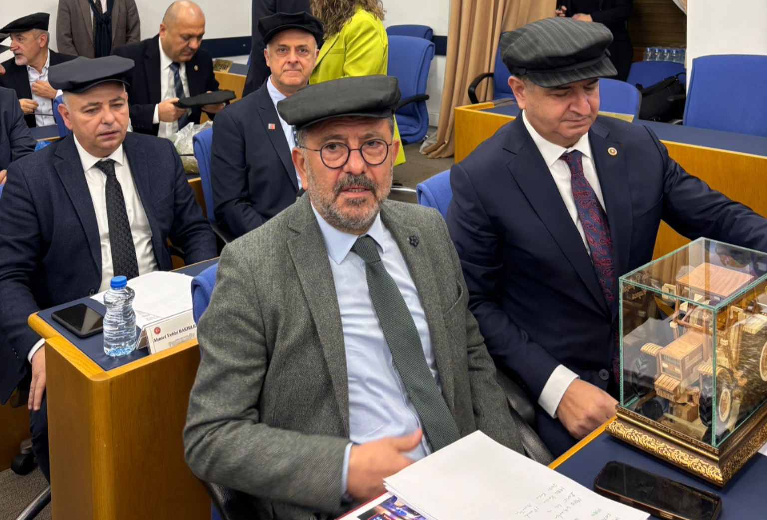 AĞBABA, “MALATYA’YI OYALAMAYI BIRAKIN, RAYLARI GETİRİN!”