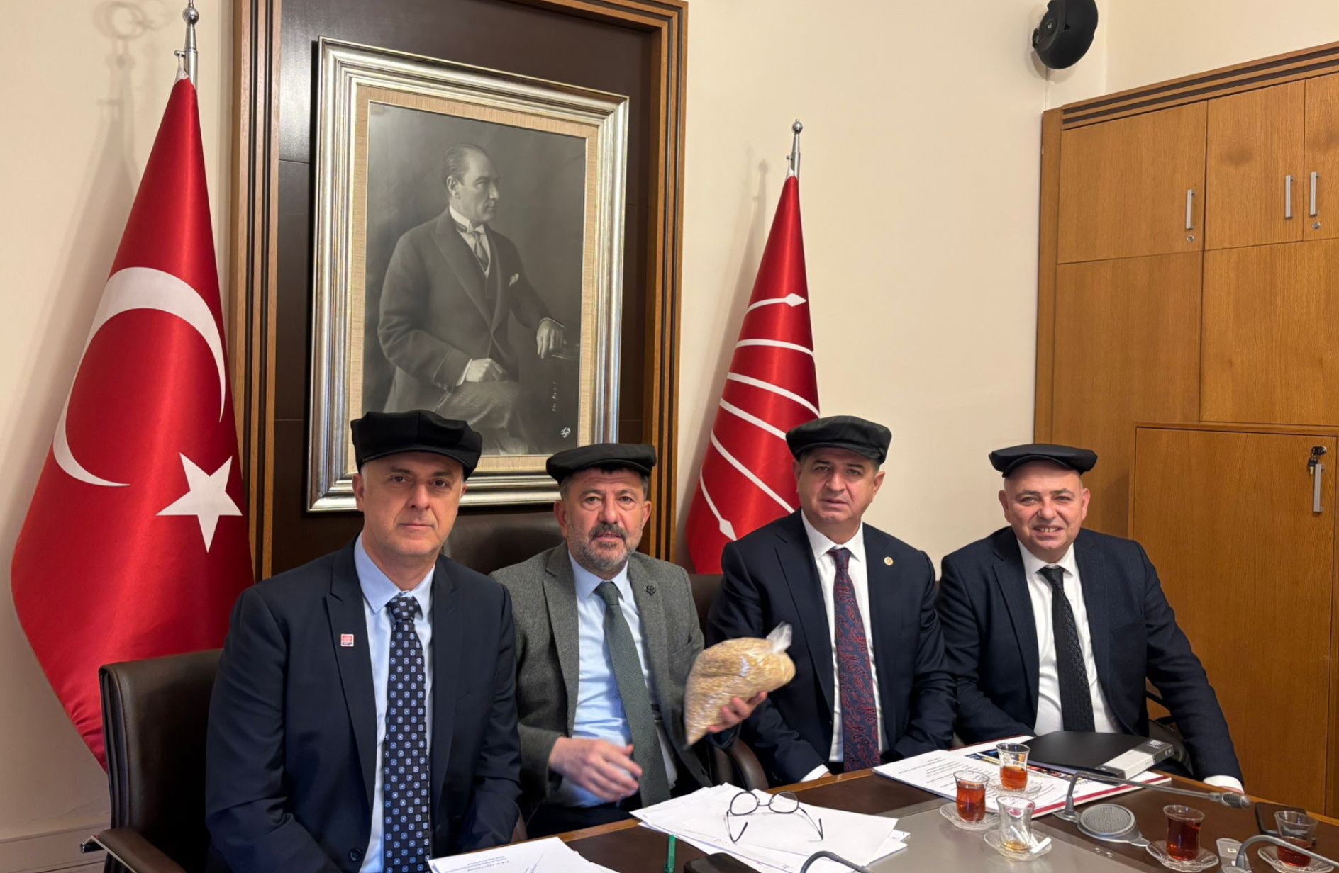 AĞBABA, “MİLLET PERİŞAN SAYIN BAKAN”