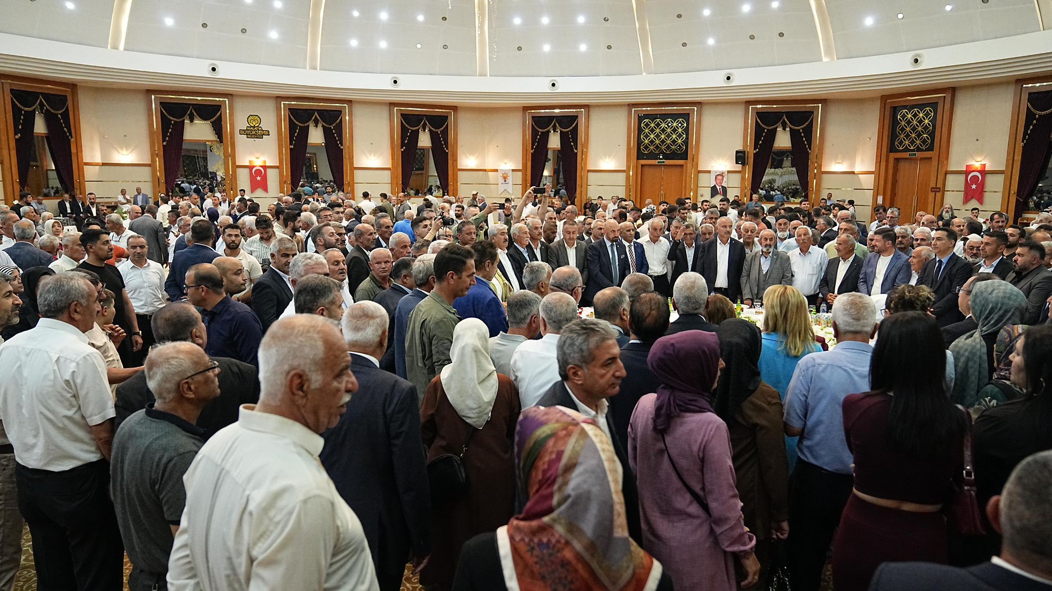 AK Parti Malatya İl Başkanlığı’nın Geleneksel Bayramlaşma Programına Yoğun Katılım
