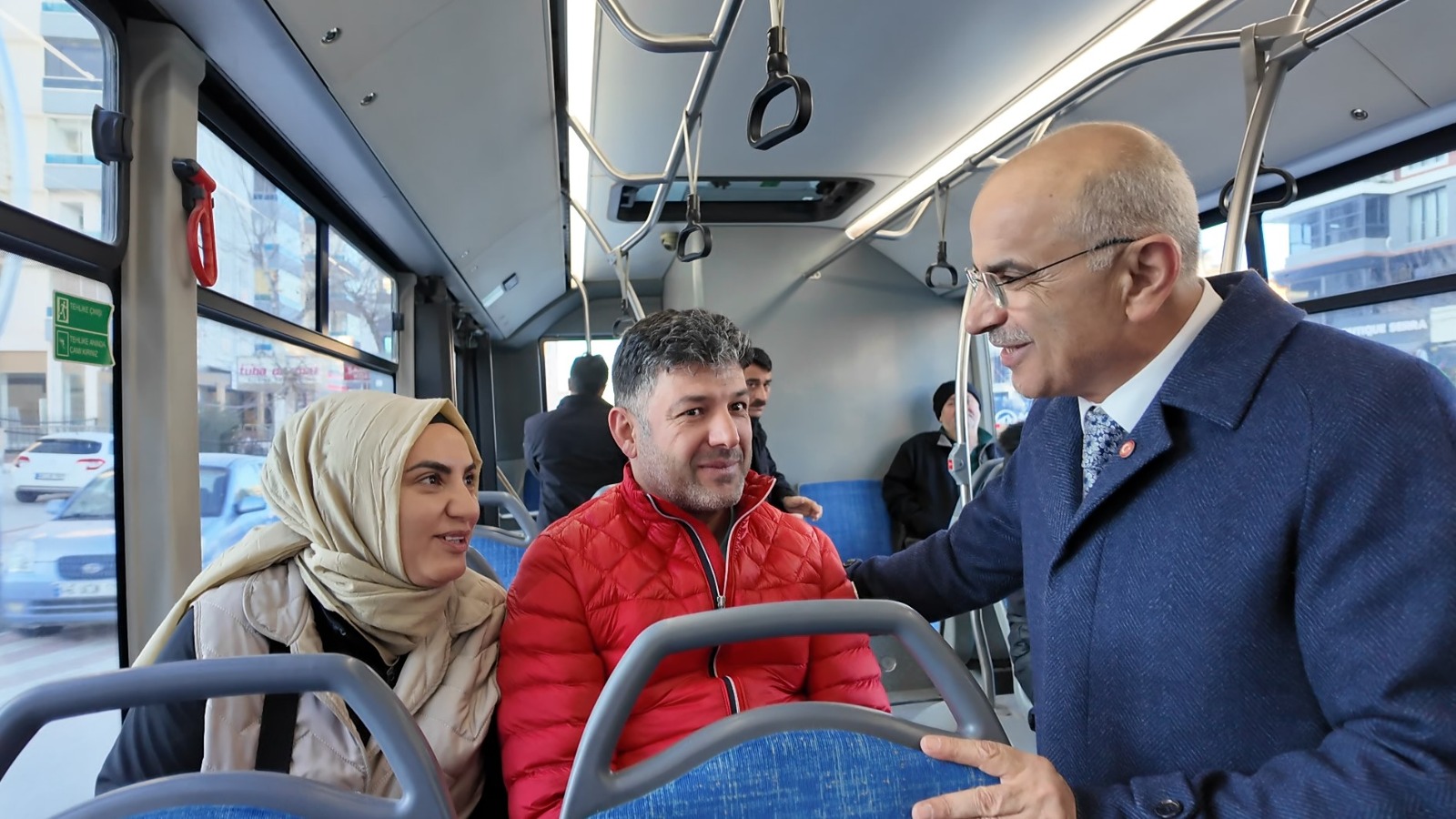 BAŞKAN ER’DEN 8 MART’TA KADINLARA ANLAMLI JEST