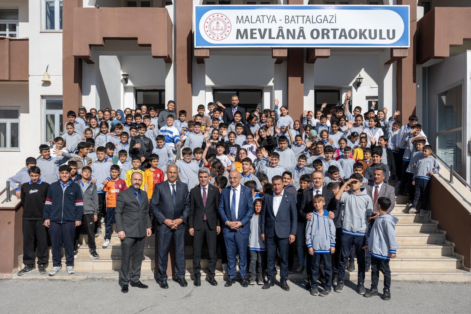 BAŞKAN ER MEVLANA ORTAOKUL’U ÖĞRENCİLERİYLE BİR ARAYA GELDİ