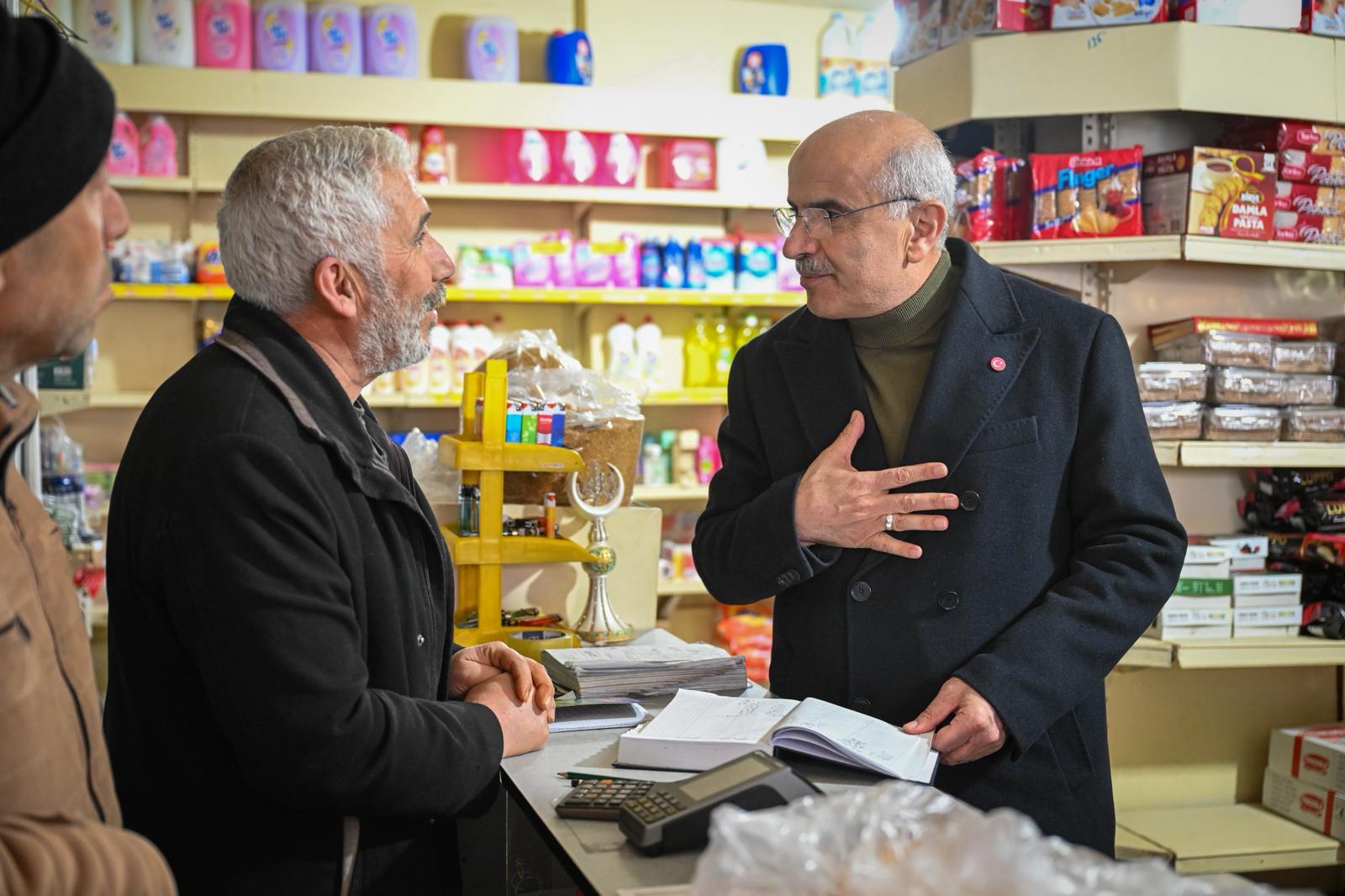 BAŞKAN ER VATANDAŞLARIN MAHALLE BAKKALARINA VE FIRINLARINA OLAN BORÇLARINI KAPATTI
