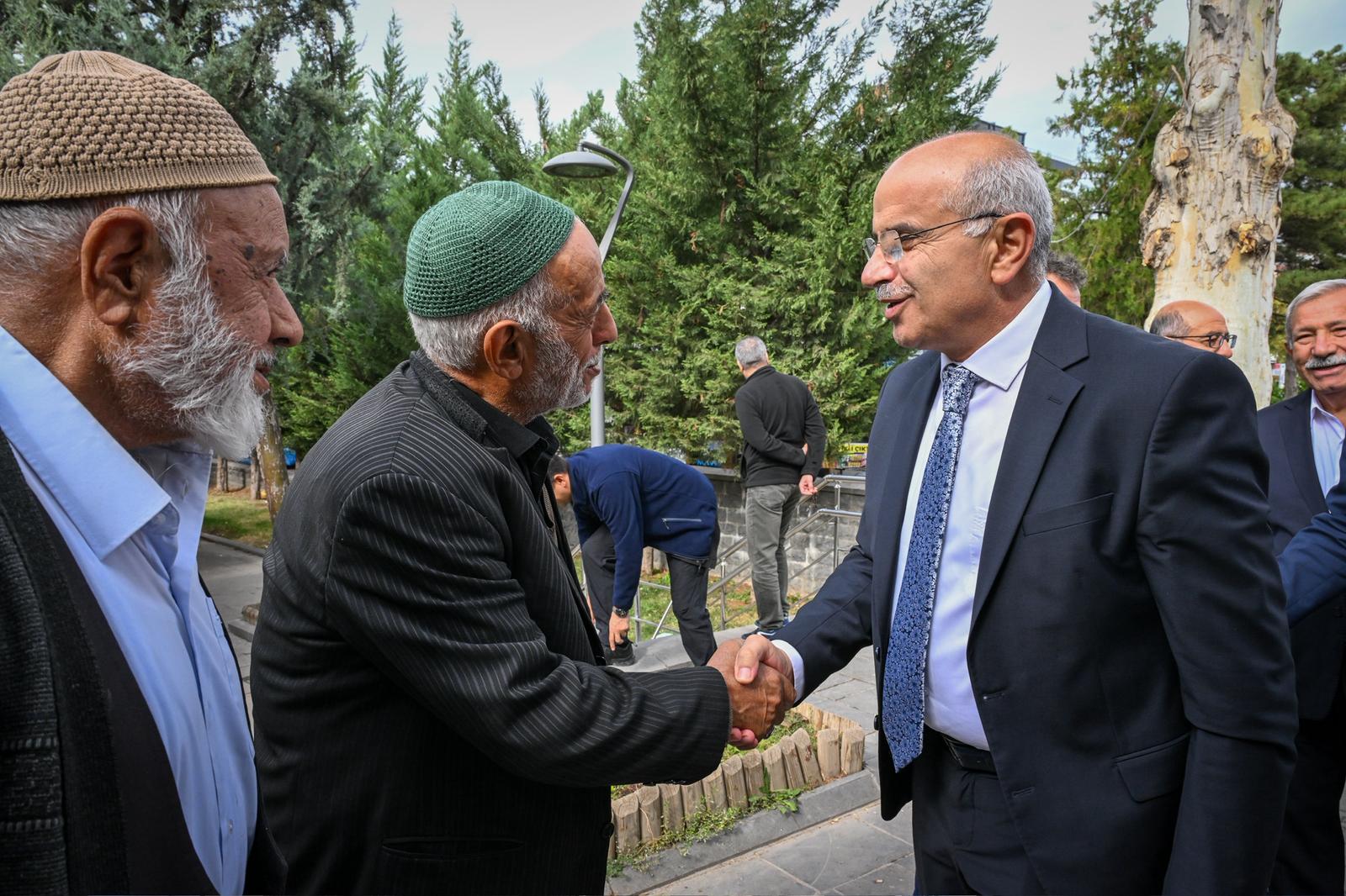 BAŞKAN ER, VEFA KONAĞINDA YAŞLILARLA BİR ARAYA GELDİ