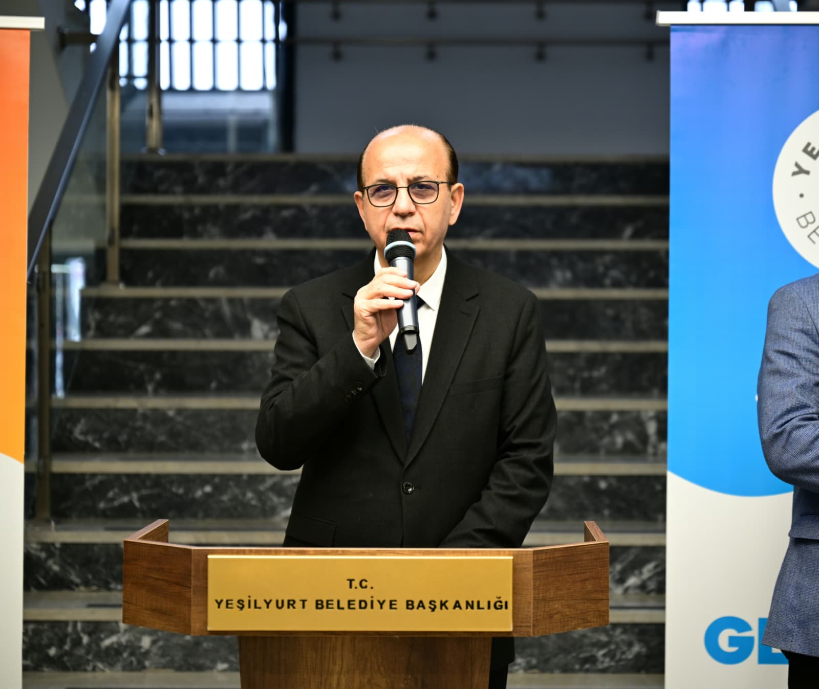 BAŞKAN GEÇİT, BELEDİYE PERSONELLERİYLE BAYRAMLAŞTI