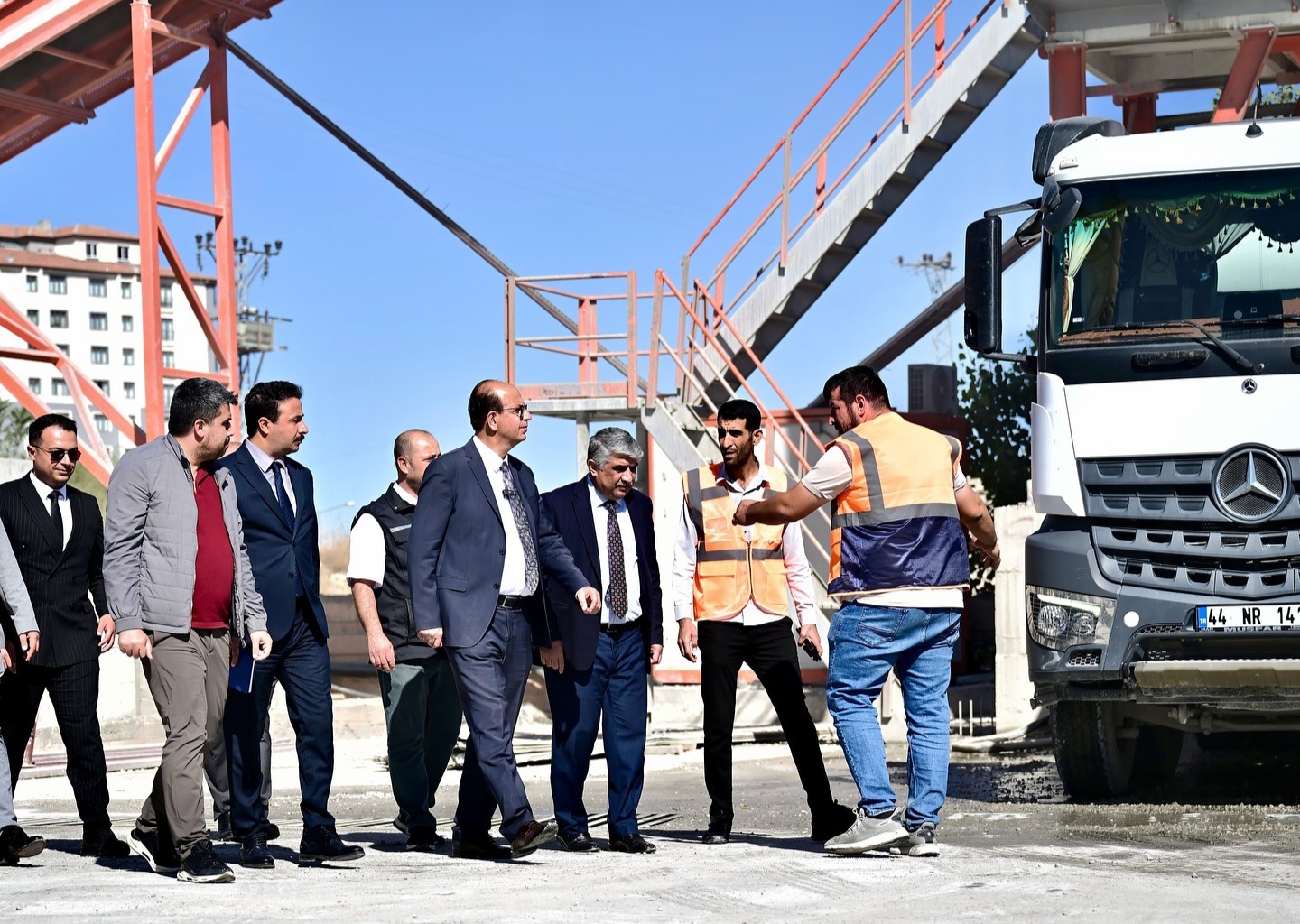 BAŞKAN GEÇİT, “BETON SANTRALLERİMİZ ŞEHRİMİZİN İNŞASINA BÜYÜK KATKI SUNUYOR”