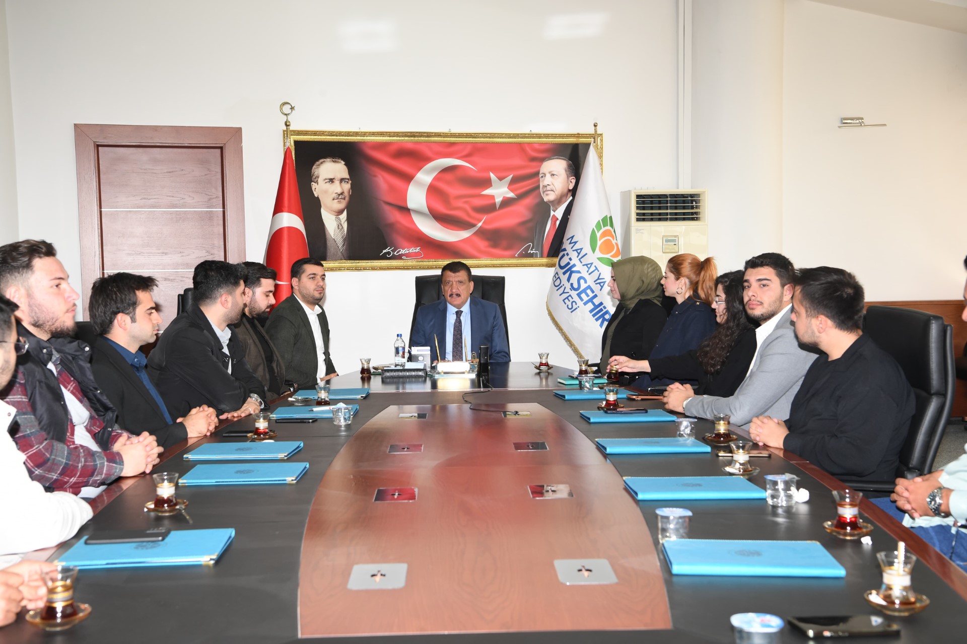 Başkan Gürkan AK Parti Gençlik Kolları Başkanı ve Beraberindeki Heyeti Kabul Etti