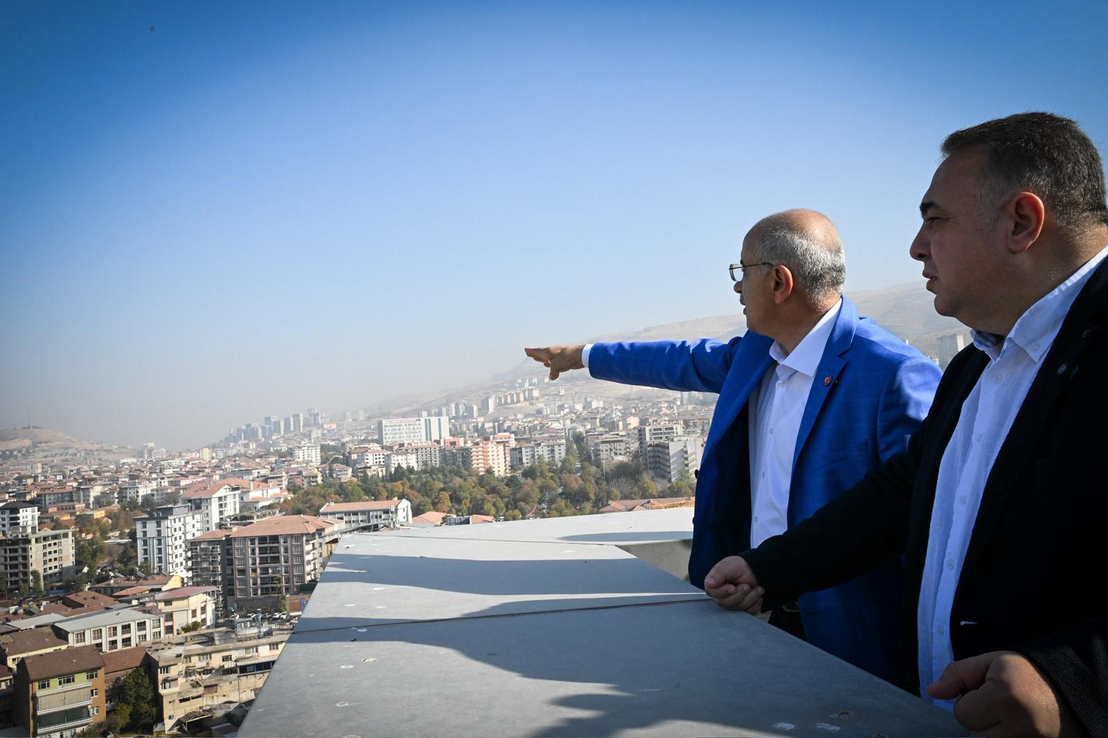 Başkan Sami Er,Gazeteci Zafer Şahin'e Malatya'yı Gezdirdi.