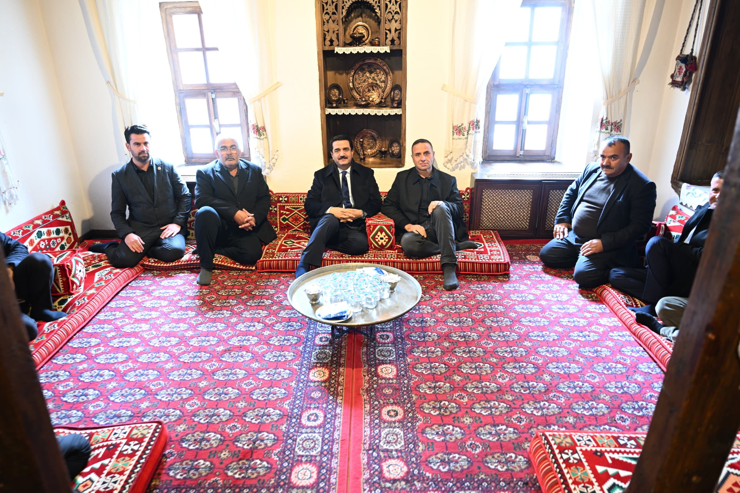 BAŞKAN TAŞKIN, ESKİ MALATYA MUHTARLARIYLA BULUŞTU