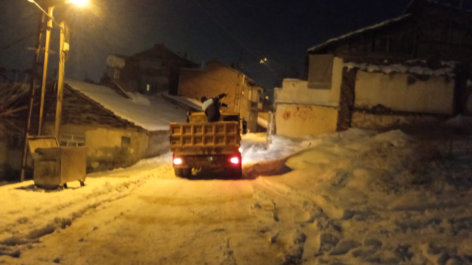 Battalgazi Belediyesi’nden Buzlanmaya Karşı 7/24 Tuzlama