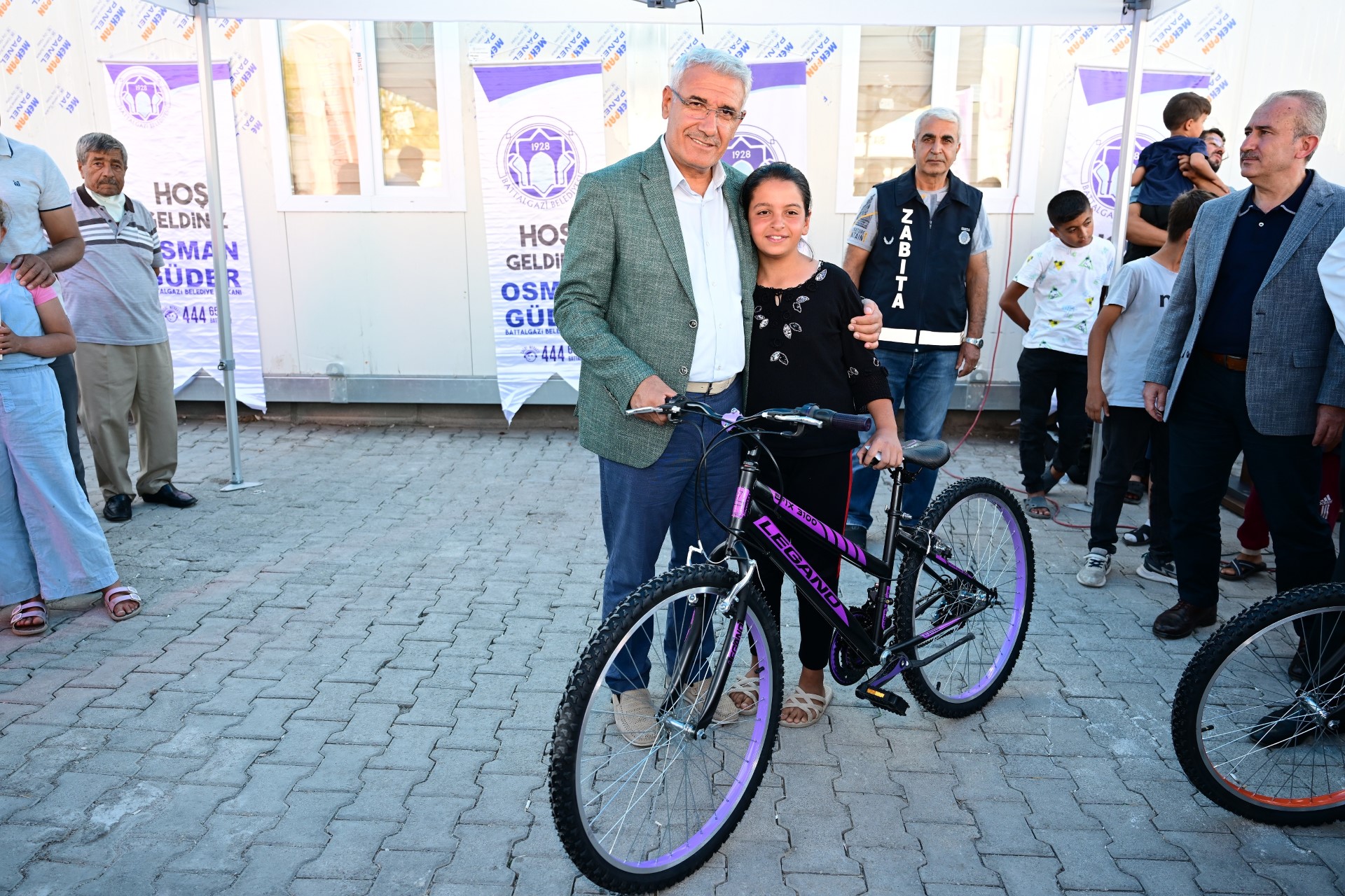 Battalgazi Belediyesi Ve Bağcılar Belediyesi’nden Konteynerde Kalan 500 Çocuğa Bisiklet Hediye Edildi