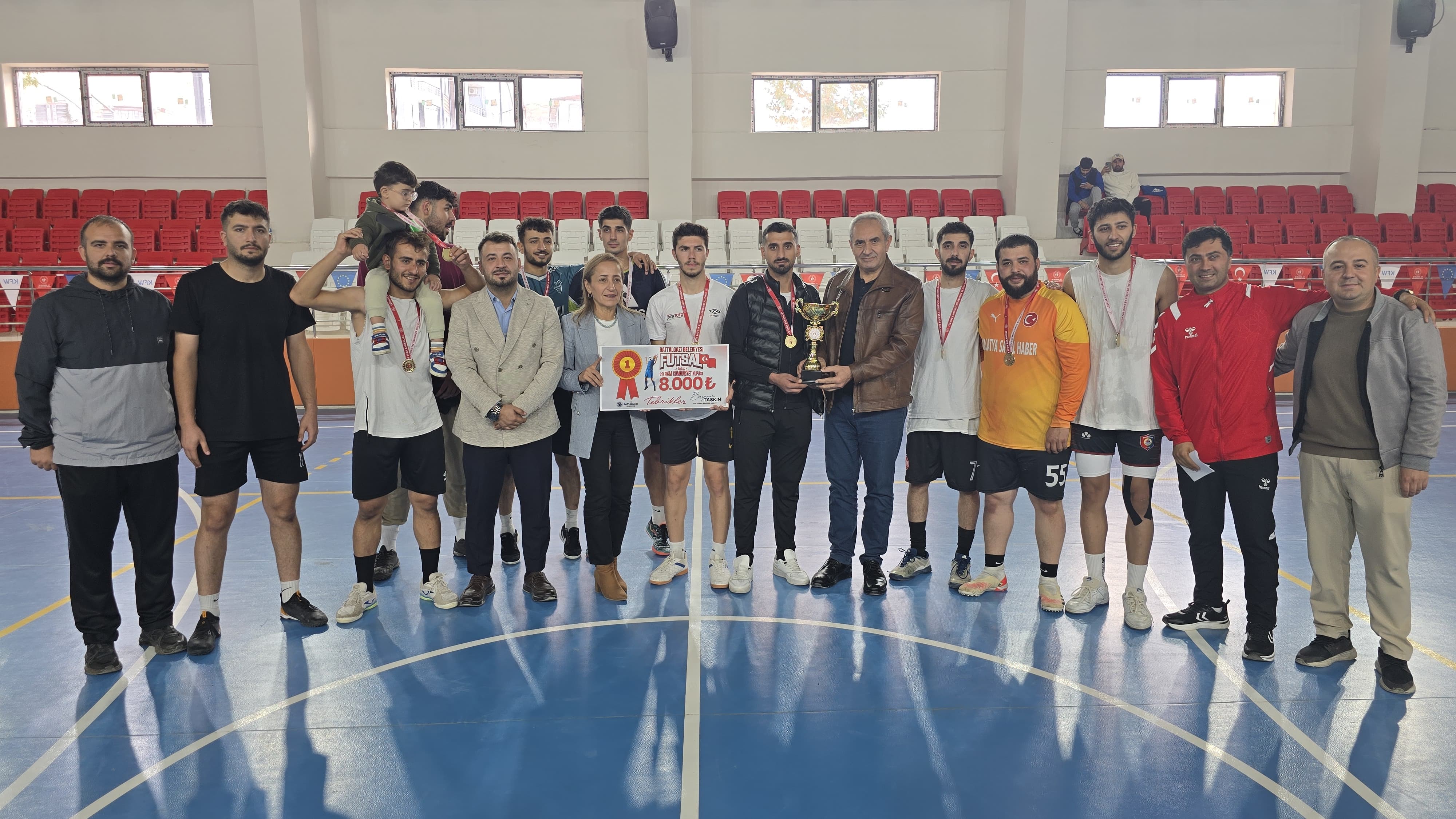 BATTALGAZİ’DE 29 EKİM CUMHURİYET KUPASI FUTSAL TURNUVASI TAMAMLANDI