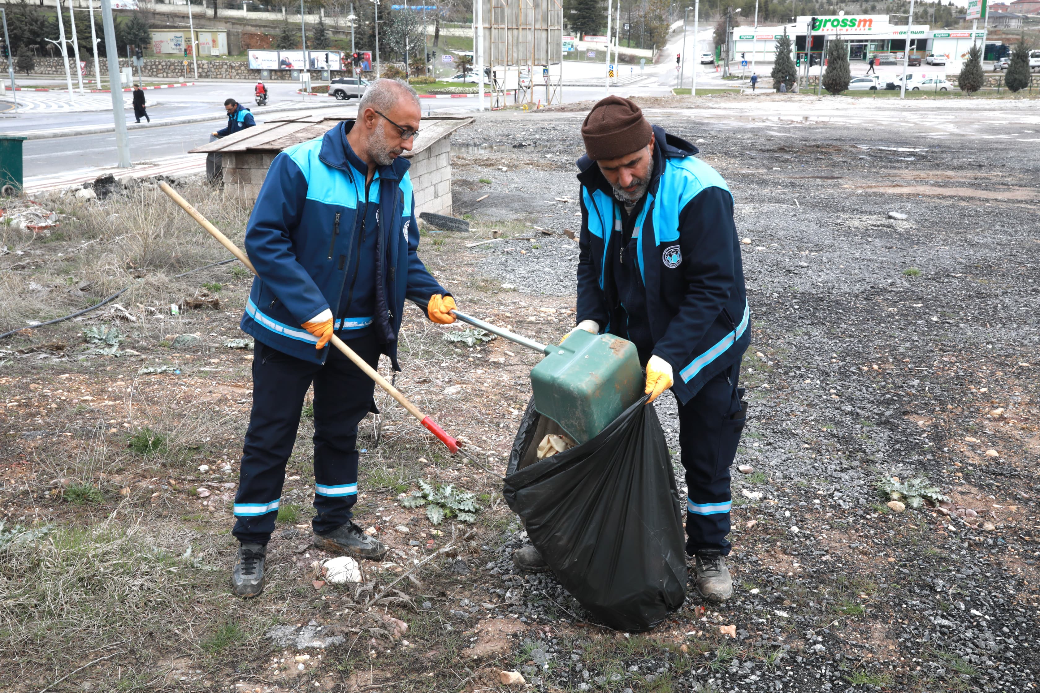 BATTALGAZİ’DE CADDE VE SOKAKLARDA TEMİZLİK ÇALIŞMASI