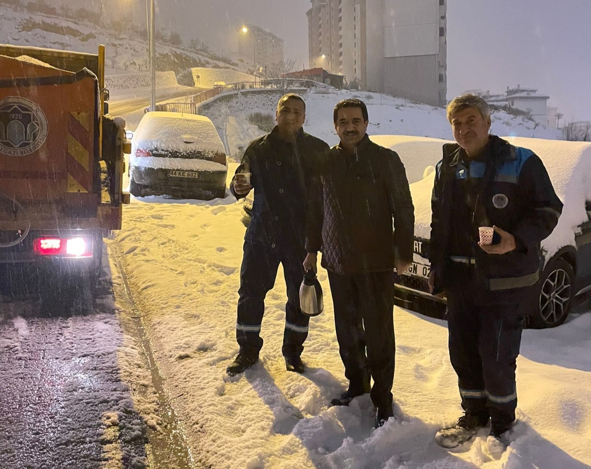 Battalgazi’de Kar Seferberliği; Yollar ve Kaldırımlar Kısa Sürede Temizlendi