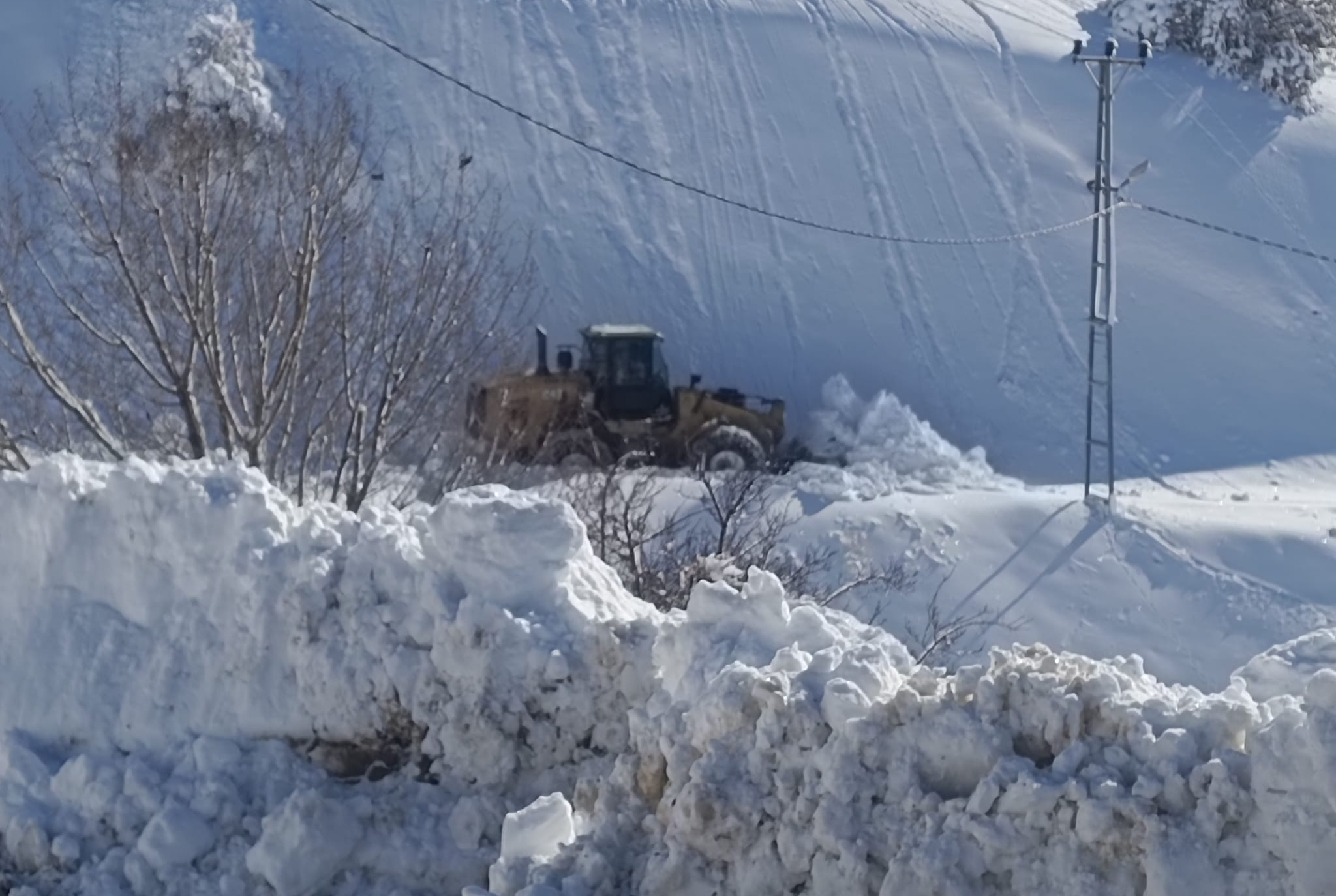 BATTALGAZİ’DE KARLA MÜCADELE ÇALIŞMALARI DEVAM EDİYOR