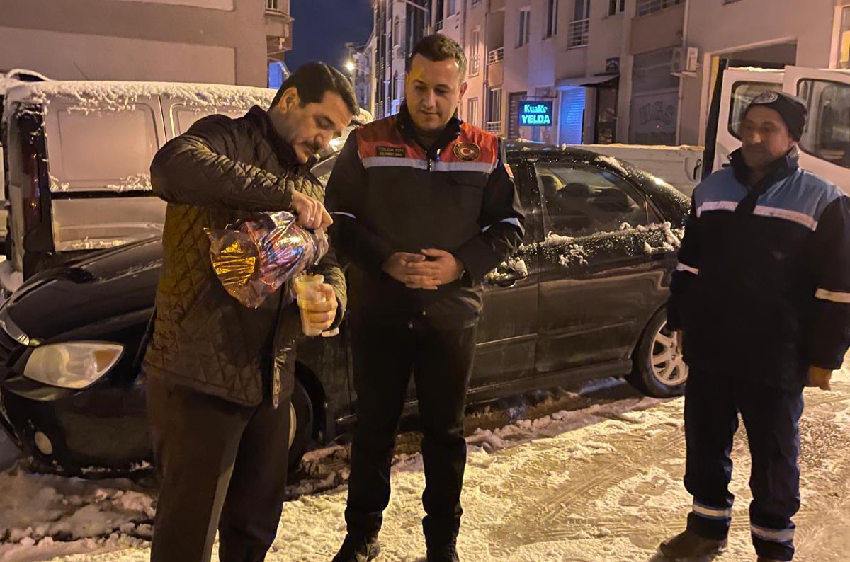 BATTALGAZİ’DE KARLA MÜCADELE ÇALIŞMALARI GECE BOYU SÜRDÜ