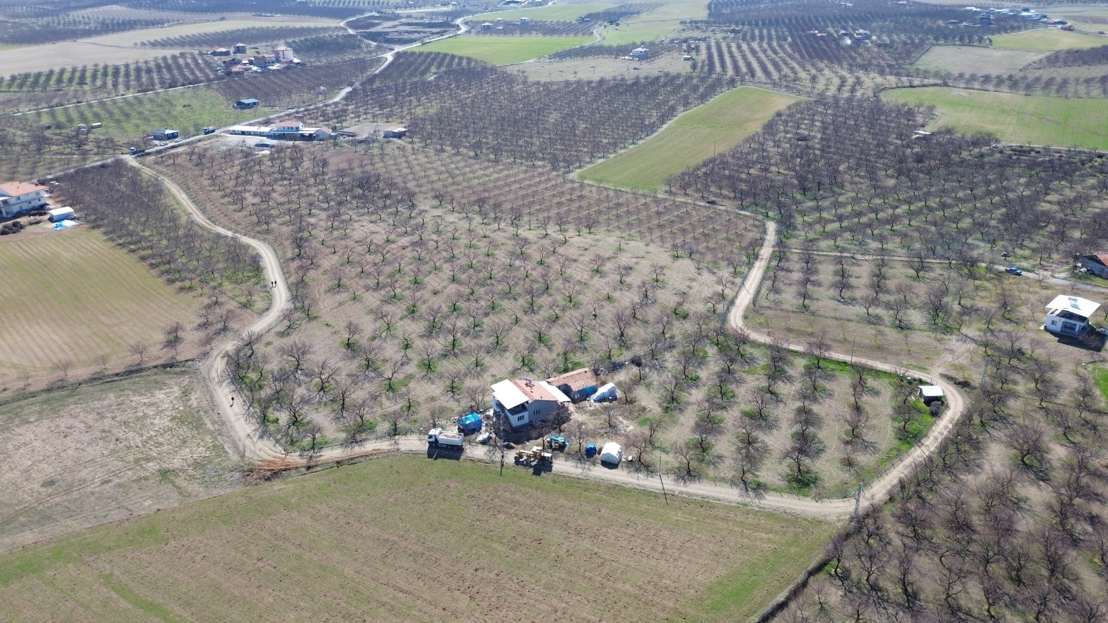 BATTALGAZİ’DE KIRSAL MAHALLELERDE YOL ÇALIŞMALARI SÜRÜYOR